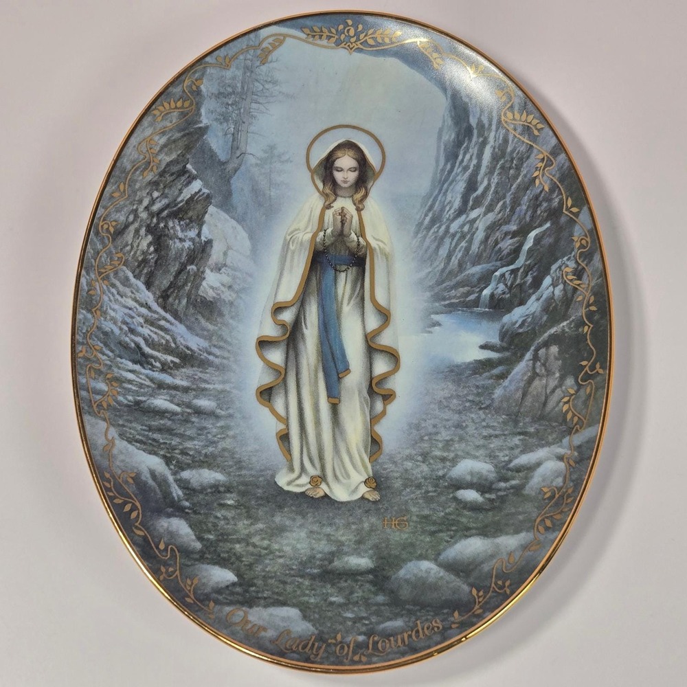 Bradford Exchange Collector Plate Our Lady of Lourdes Hector Garrido 9in Blue